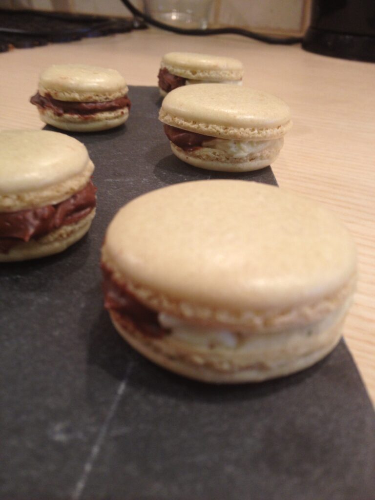 Macarons Chocolat et macarons Chocolat/Sauge